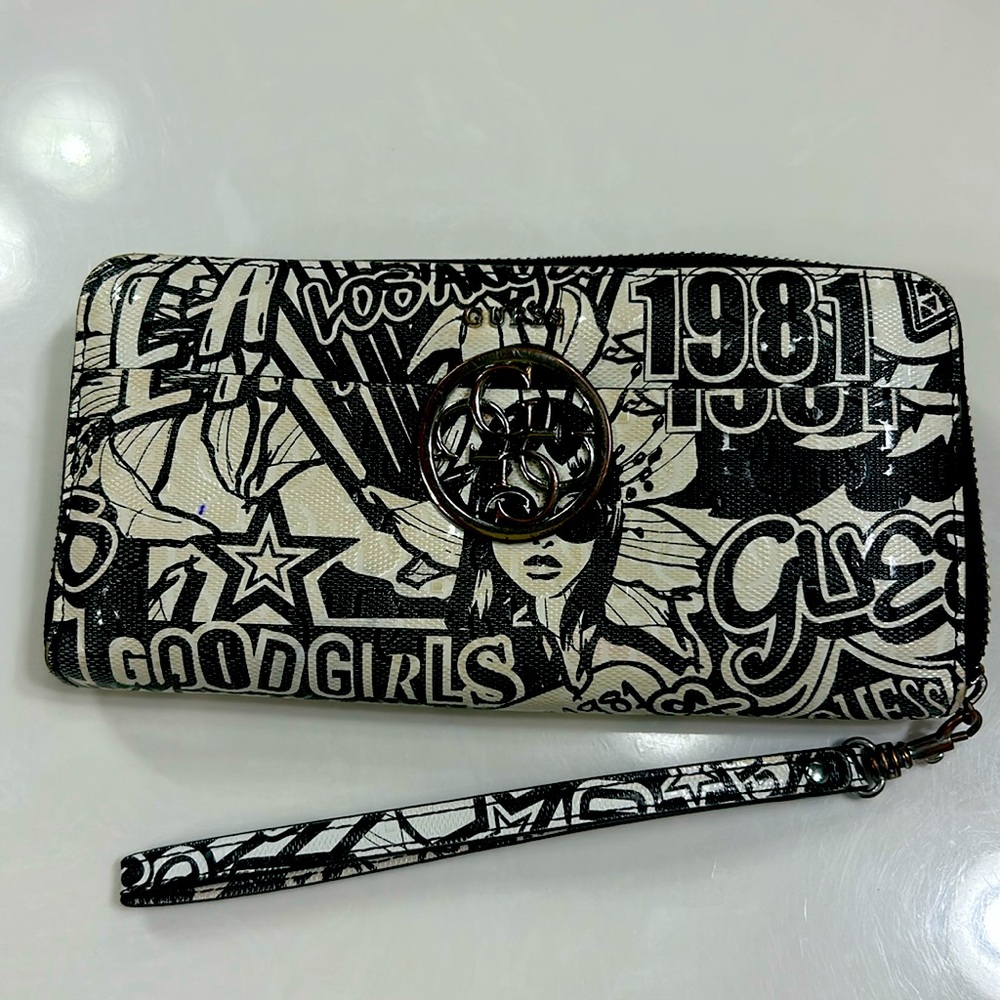 Guess wallet wristlet with sliver hardware